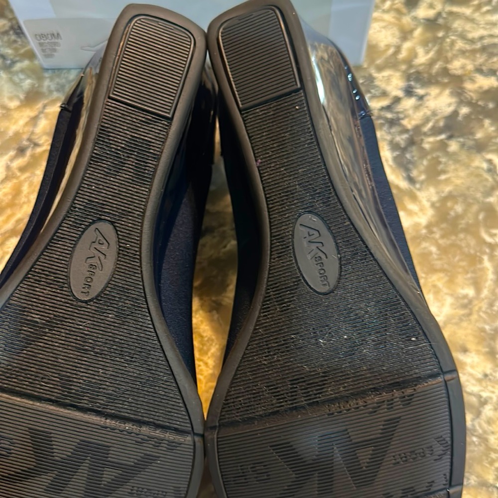 Women’s size 8 AK sport Wisher pumps